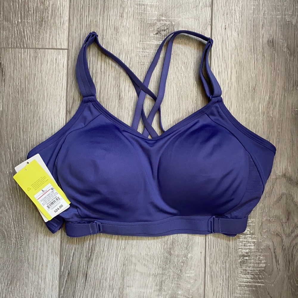 Women’s sports bra with Medium support.